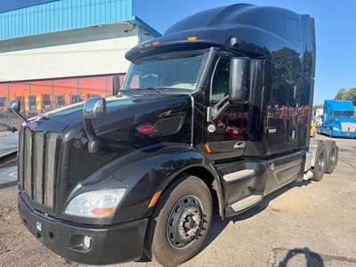 Peterbilt 579 Sleeper Semi Truck - 80" Raised Roof Sleeper, Paccar 455HP, 13 Speed Manual