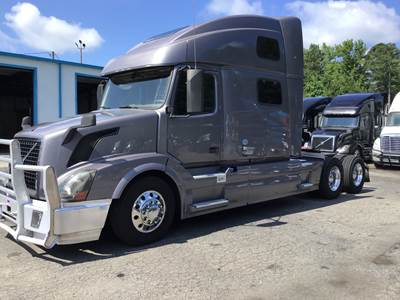 2017 Volvo VNL 770 Sleeper Semi Truck