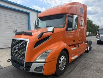 2020 Volvo VNL 770 Sleeper Semi Truck