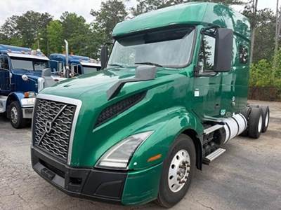 2020 Volvo VNL64T740 Sleeper Semi Truck