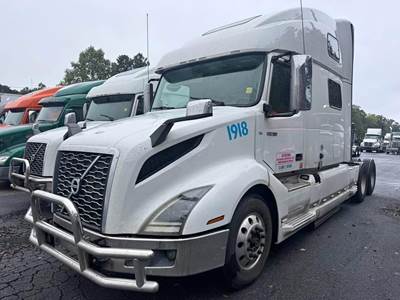 Volvo VNL64T860 Sleeper Semi Truck - 77" Raised Roof Sleeper, VED13 455HP, 12 Speed I Shift Amt