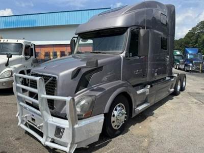 2017 Volvo VNL780 Sleeper Semi Truck