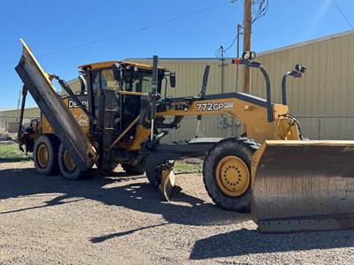 2014 John Deer Motor Grader With Attachments