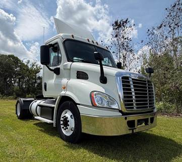 2018 Freightliner Cascadia 113 Single Axle Day Cab