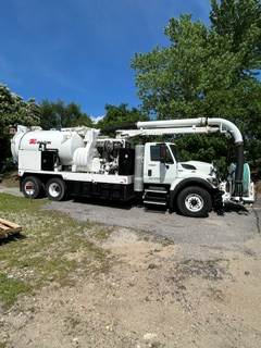 2009 International 7400 - Vac-Con Truck Tank