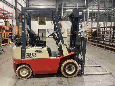 2000 Nissan Optimum 30 Forklift - Optimum 30 2 Sets of Forks