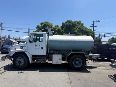 2000 Freightliner FL70 Water Truck