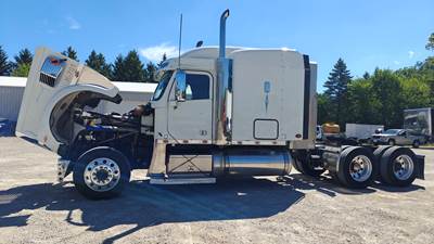 2020 Freightliner Coronado Sleeper Semi Truck