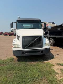 2005 Volvo VNM Day Cab Truck