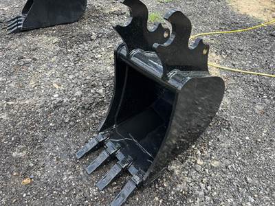 New 18" Quick Attach Excavator Bucket Fits KX40 Series