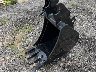 18" Quick Attach Excavator Bucket Fits KX57 Series