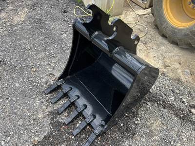 New 30" Quick Attach Excavator Bucket Fits KX57 Series