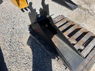 Mongo 12” Excavator Spade Bucket