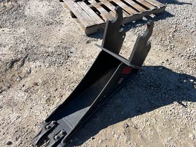 Mongo 8” Excavator Spade Bucket