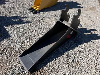 Mongo 12” Excavator Spade Bucket