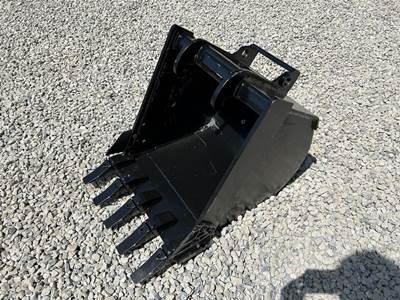 24" X-Change Quick Attach Bucket for Bobcat Excavator