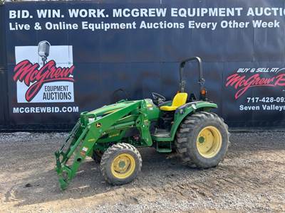 2015 John Deere 4052R Tractor with Loader