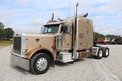 2004 Peterbilt 379 Sleeper Truck