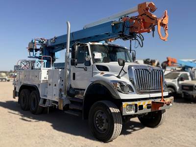 International WorkStar 7500 Crew Cab Cab & Chassis Truck - Automatic