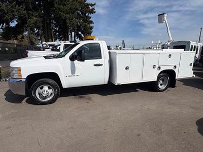 Chevrolet Silverado 3500HD Mechanic / Service Truck - Automatic