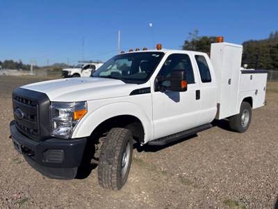 Ford F-350 Mechanic / Service Truck - Automatic