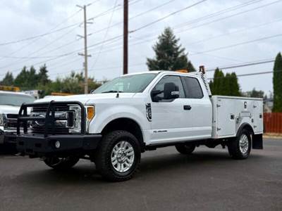 Ford F-350 Super Duty XLT Crew Cab 4x4 Utility Service Truck