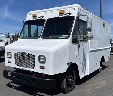 Freightliner MT45 Cab & Chassis Truck