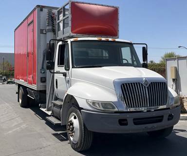 2007 International DuraStar 4200 Box Truck - Mobile Tower Box / Generator