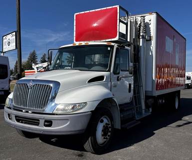 International DuraStar 4200 Cab & Chassis Truck