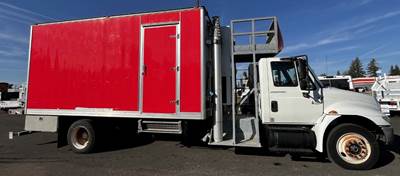 International DuraStar 4200 Cab & Chassis Truck