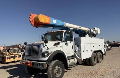 International WorkStar 7500 Cab & Chassis Truck