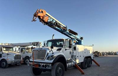 International WorkStar 7500 Cab & Chassis Truck