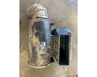 Freightliner Air Cleaner / Air Filter Housing for a Freightliner Med. Conv.