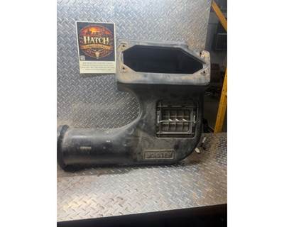International L9427 Air Cleaner / Air Filter Housing