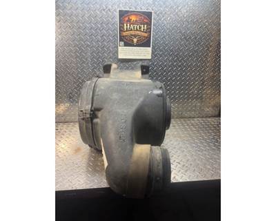 International L9427 Air Cleaner / Air Filter Housing