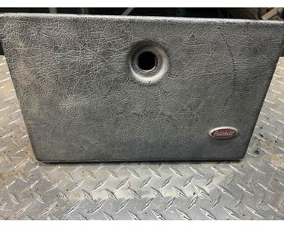 Used Peterbilt 379 Glove Box
Missing Latch