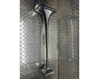 Used Hadley Rectangular Cab Mount Air Horn
Pulled from a Peterbilt 379
26" Long