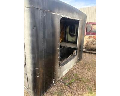 USED EARLY 90'S KENWORTH 42 INCH FLAT TOP SLEEPER
COULD BE USED ON B/L MODEL