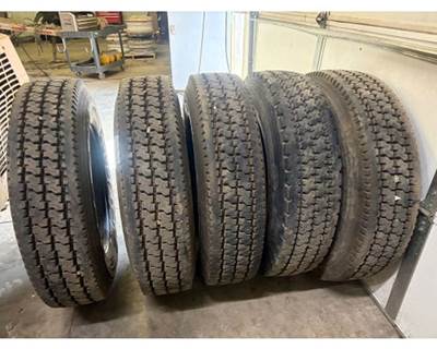 Freightliner USF-1E Tire