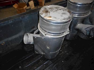 Freightliner Classic Left Air Cleaner / Air Filter Housing