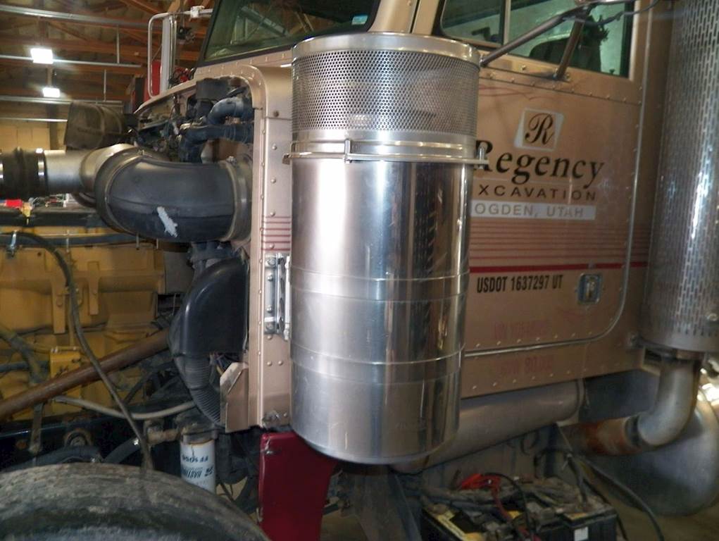 2000 Peterbilt 379 Left Air Cleaner / Air Filter Housing For Sale