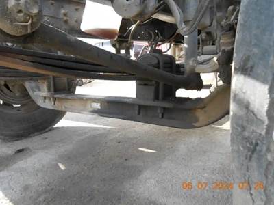 International 9100i Front Axle Assembly