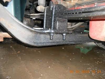 International 9400i Front Axle Assembly