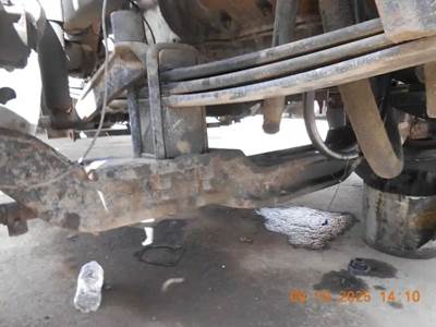 Mack RD688S Front Axle Assembly