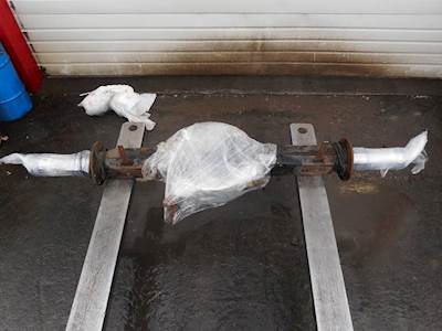 Eaton RS404 Rear Axle Housing for a 2000 Freightliner FLD