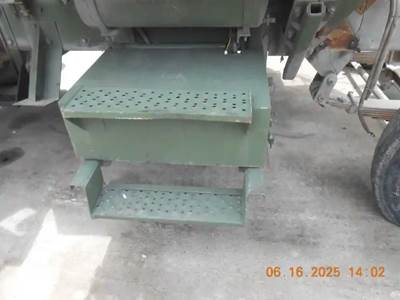 AM General M915A1 Battery Box