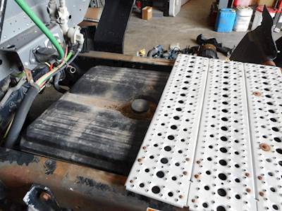 Freightliner Century Class 120 Battery Box for a 2007 Freightliner CST120