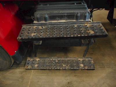 International 4400 SBA Battery Box