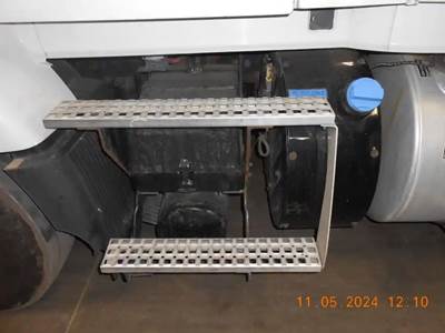 Volvo VNL Battery Box