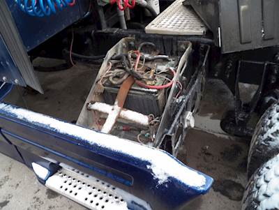 International 9400i Battery Box